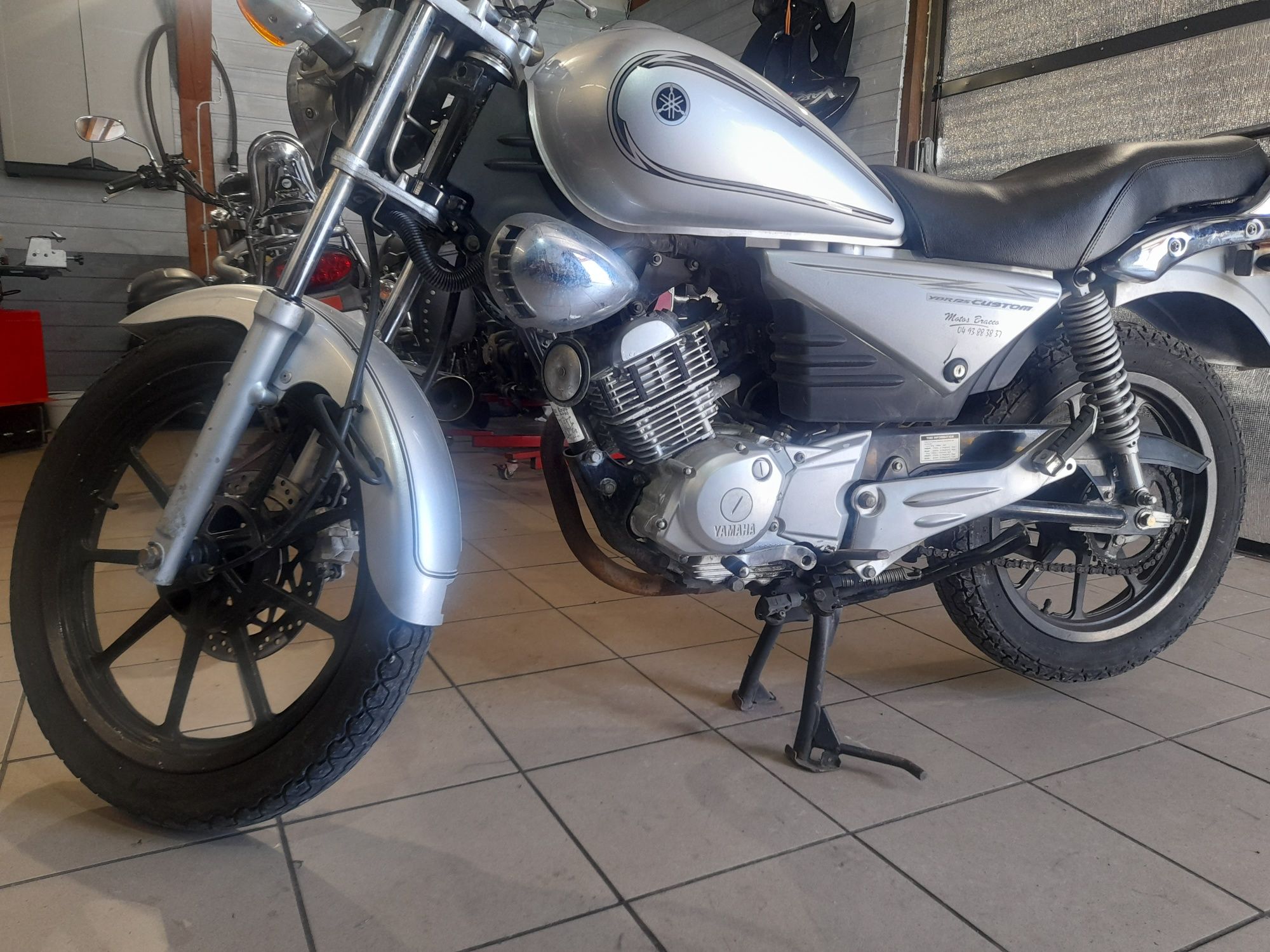 Yamaha YBR 125 custom 10r części zegary lampa bak koła  silnik plastik