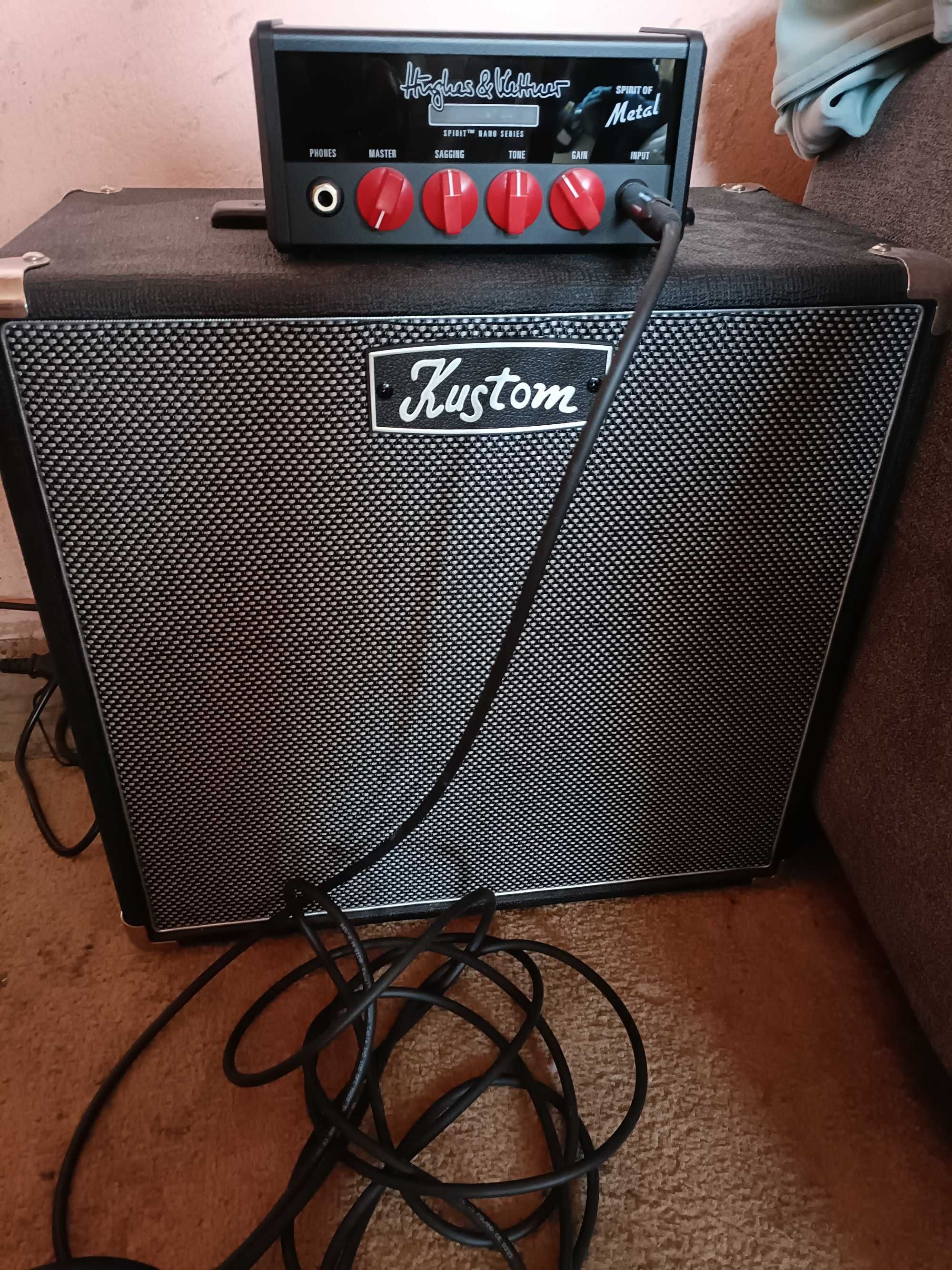 Zestaw gitarowy-gitara, wzmacniacz i kolumna