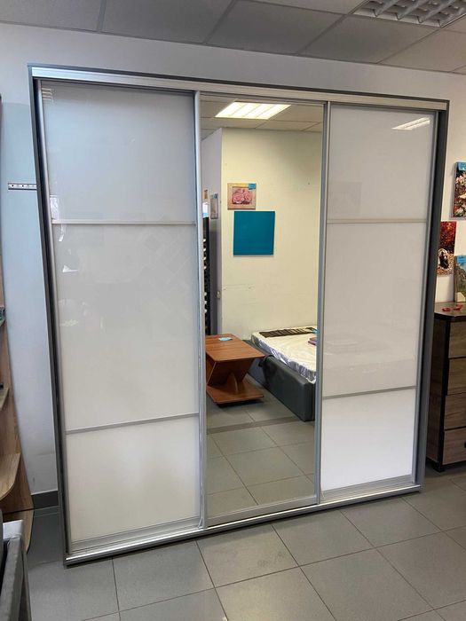 Акция!!! Шкаф-купе,раздвижные двери.