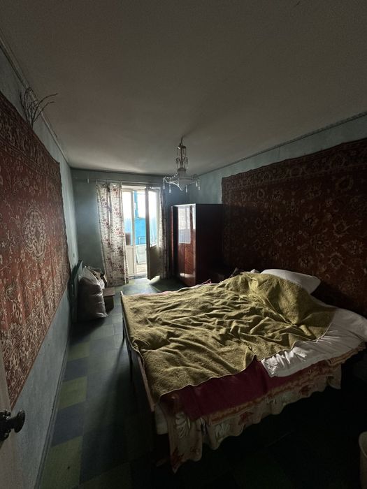 Продається 3-кімнатна квартира на 101-му мікрорайоні