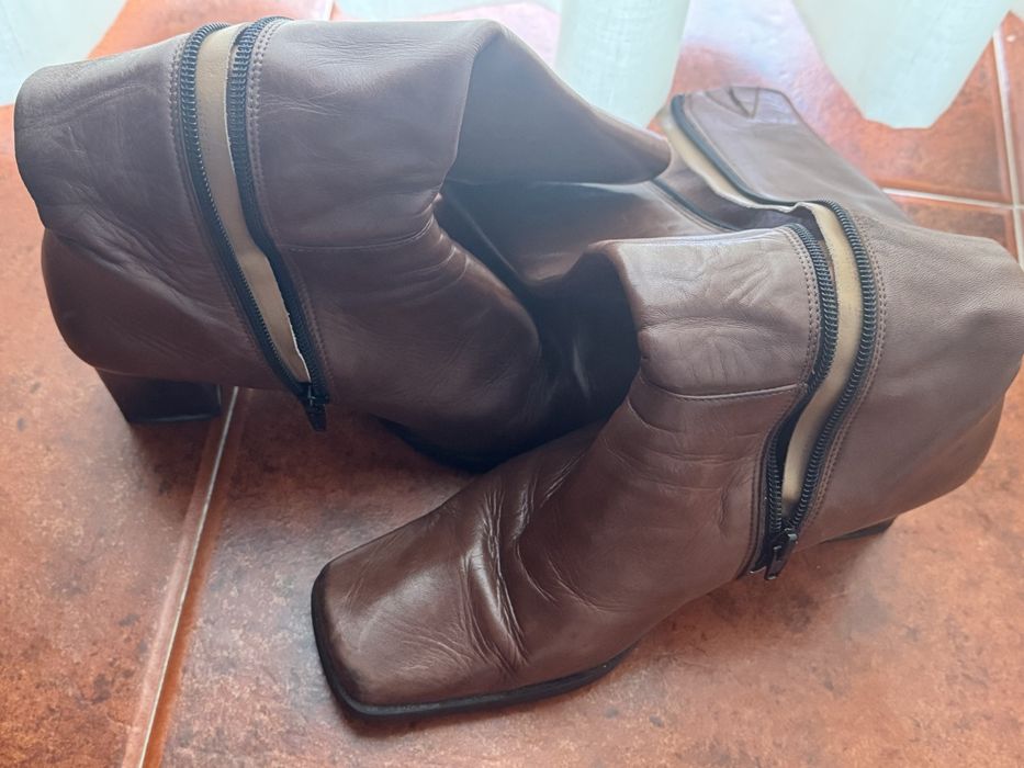 Botas de cano alto em Pele