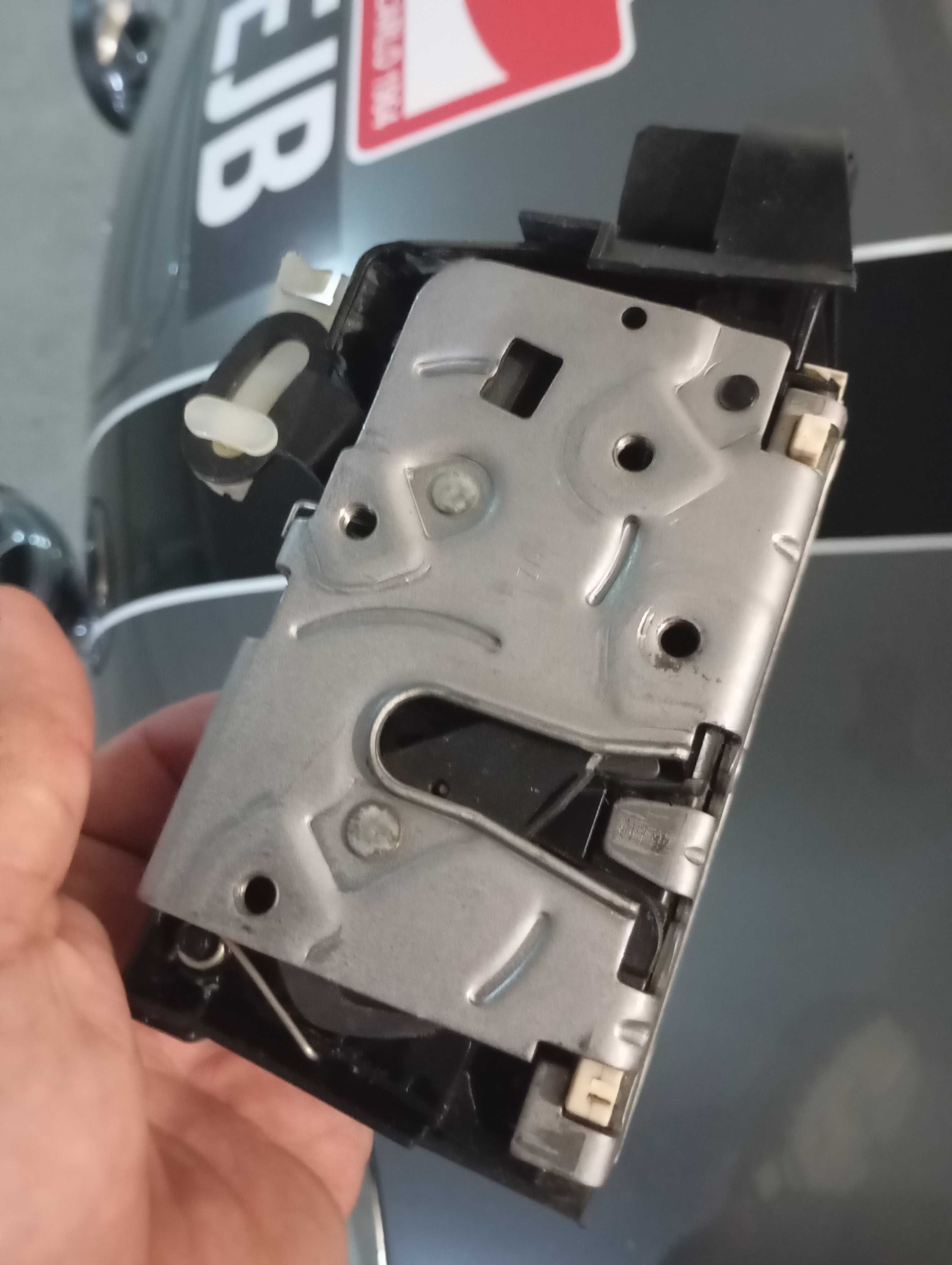 Fechaduras portas mini r53