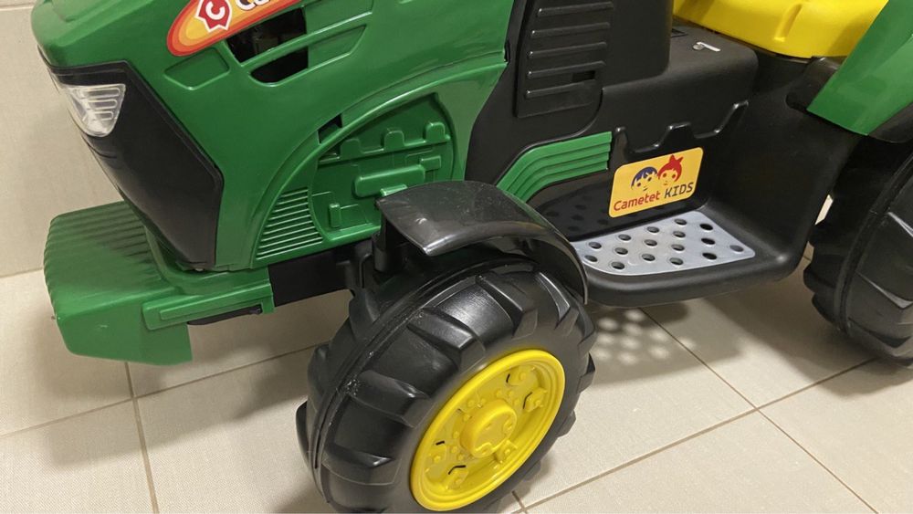 Дитячий трактор як електро машина електромобіль