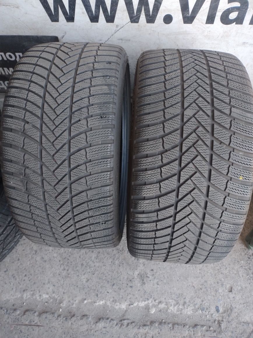 255/35R19 Bridgestone 2шт