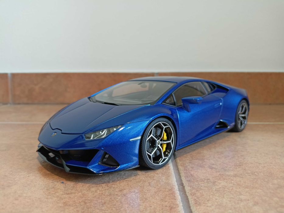 Lamborghini Huracan Evo model w skali 1:18 Autoart/otwierane elementy