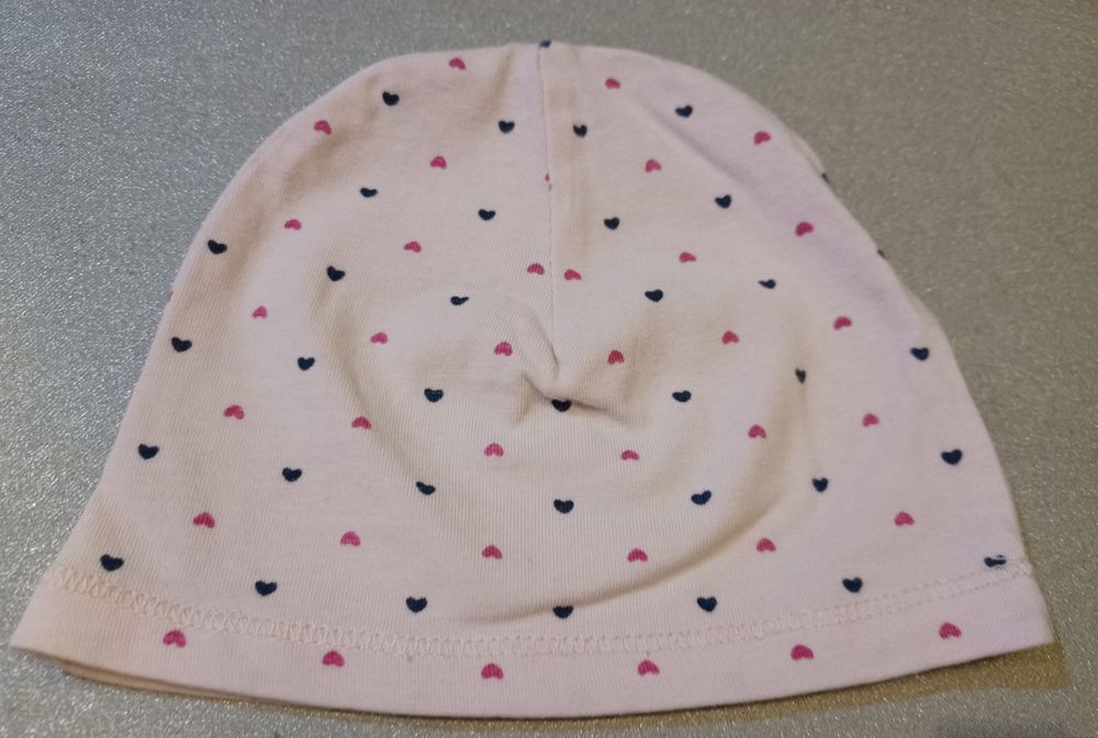 Czapeczka w serduszka rozmiar 44/46 Cool club