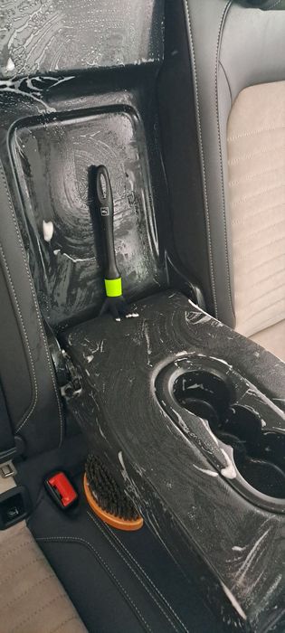 polimento  automóveis  e faróis.  limpeza interior  estofos têxtil e p