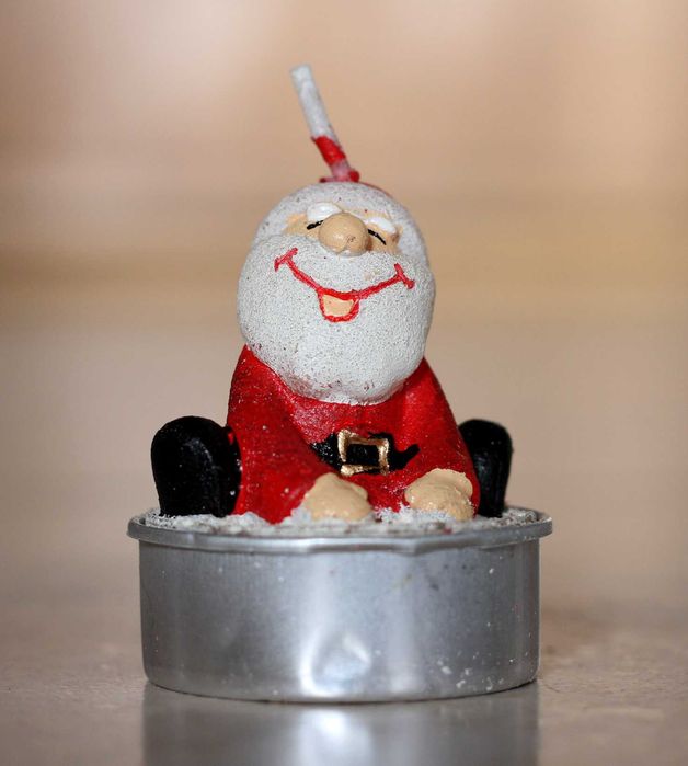 Новорічна свічка Санта-Клаус.