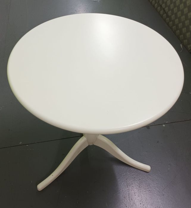 Mesa de Madeira Branca com 3 Pés
