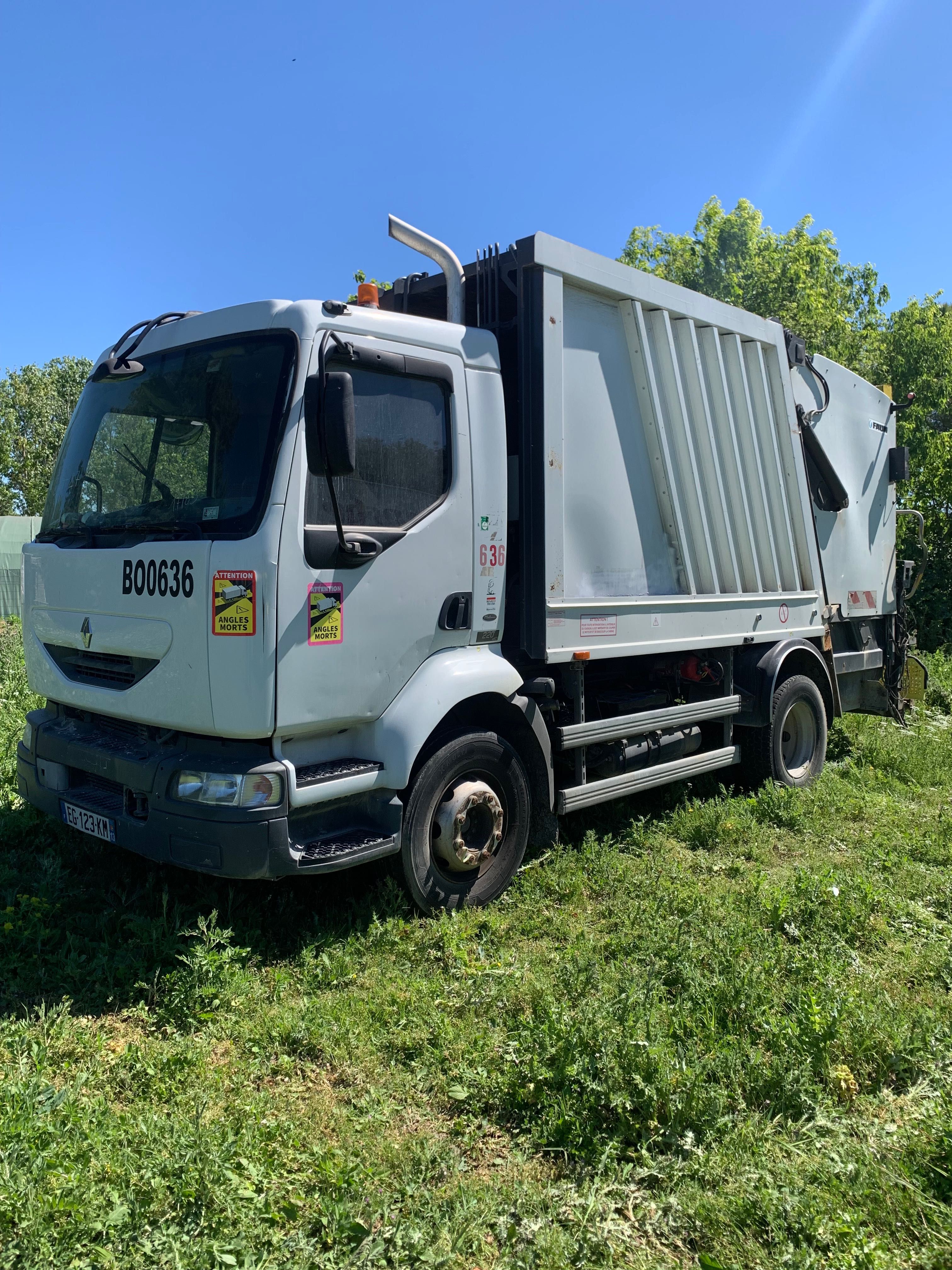 Camião Renault Midlum