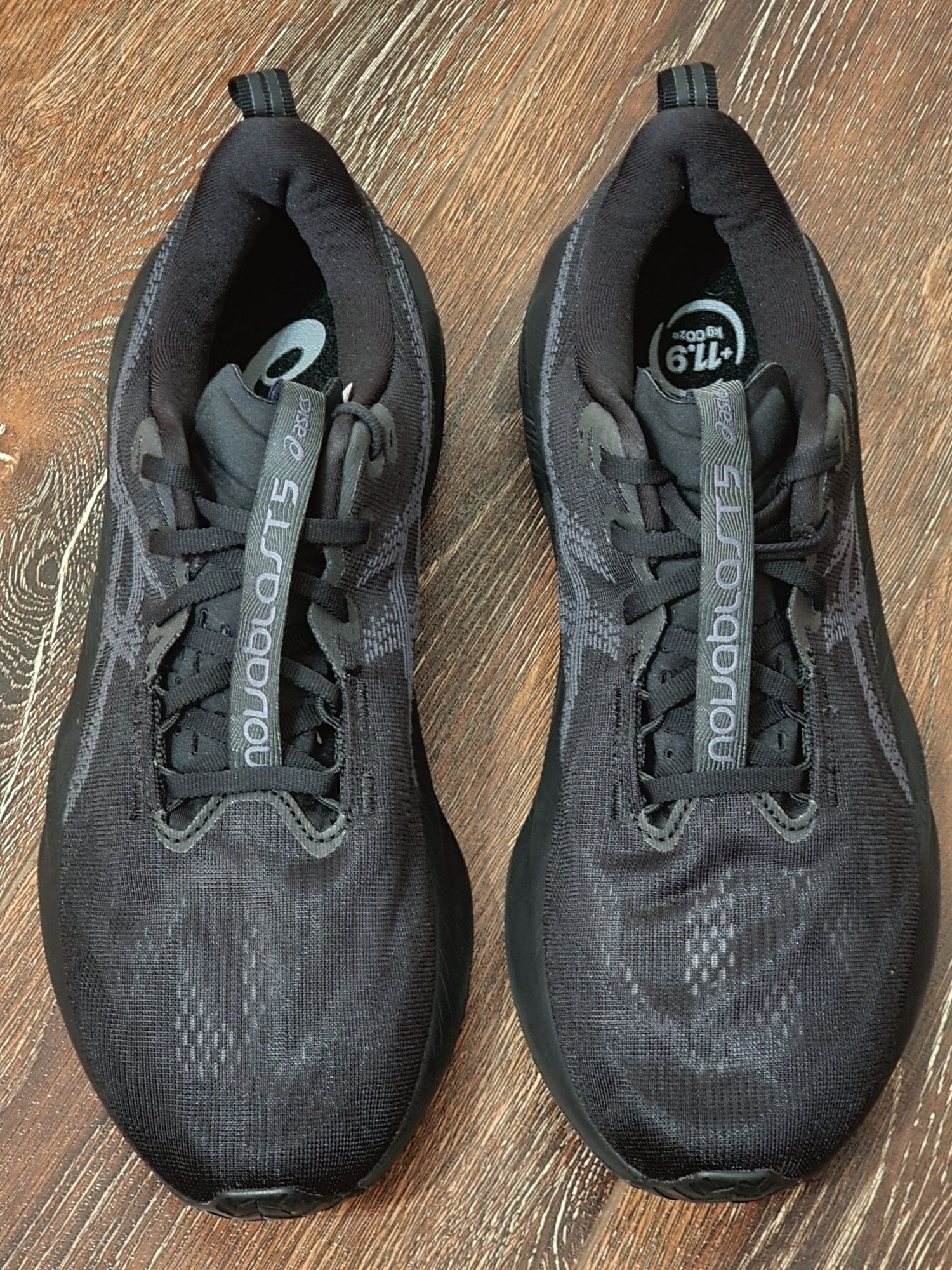 Оригінал 100% чоловічі кросівки asics novablast 5  eur 45