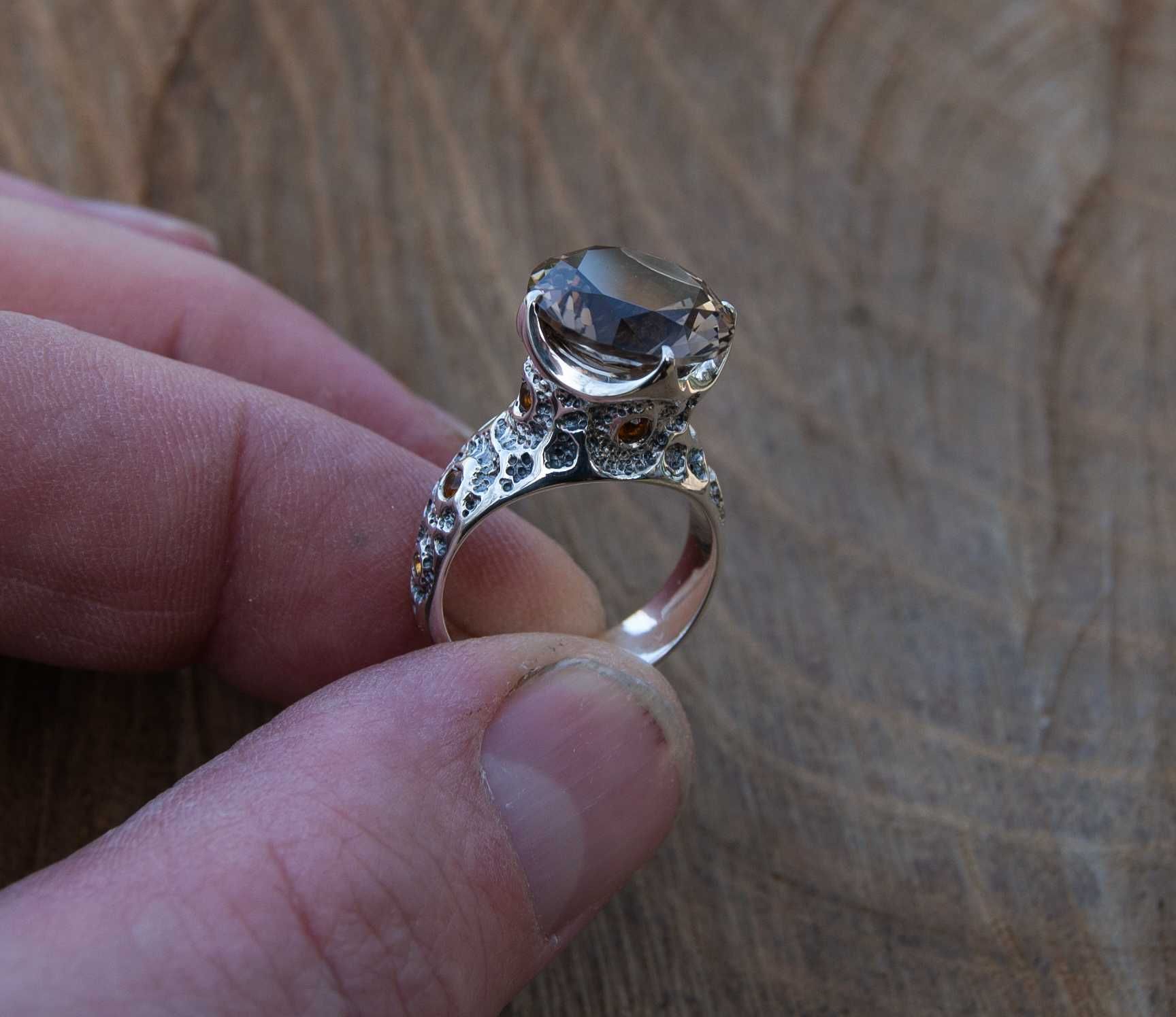 Коктейльное кольцо с дымчатым кварцем