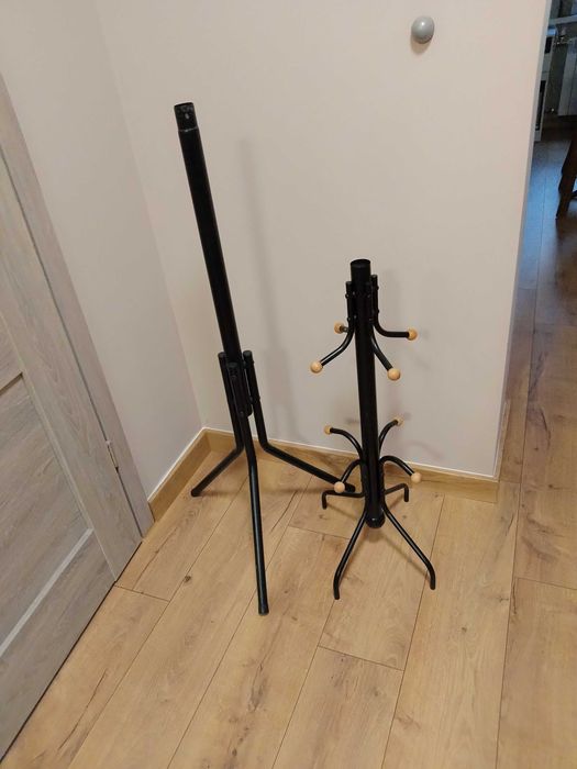 wieszak  stojący na ubrania