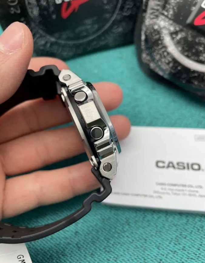Наручные часы Casio G-shock GM-5600U-1E