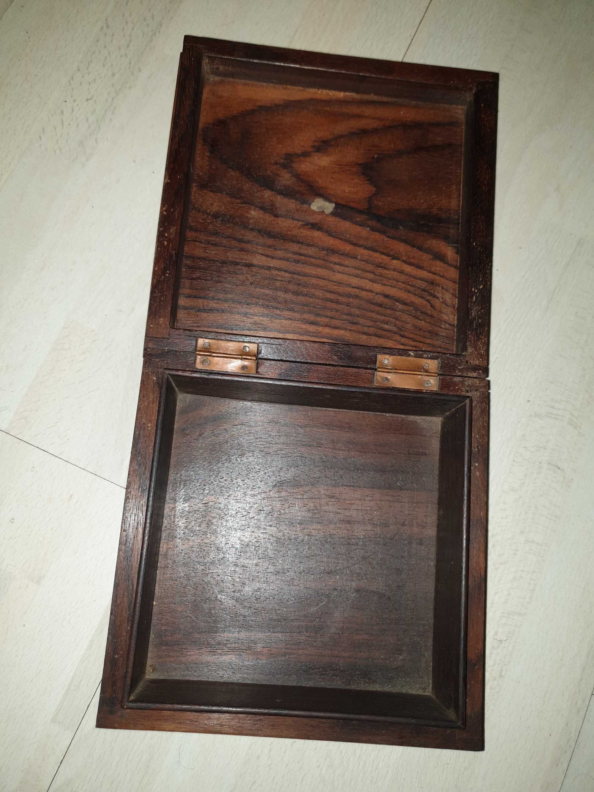 Sprzedam rzeźbione pudełko/ szkatułkę z drewna