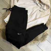 Nike dres bialo-czarny
