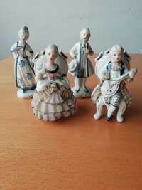 Bonecos em porcelana japonesa.