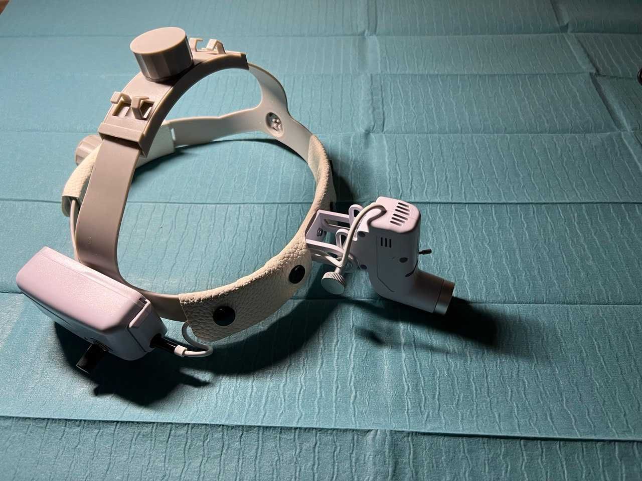 Хірургічний налобний освітлювач