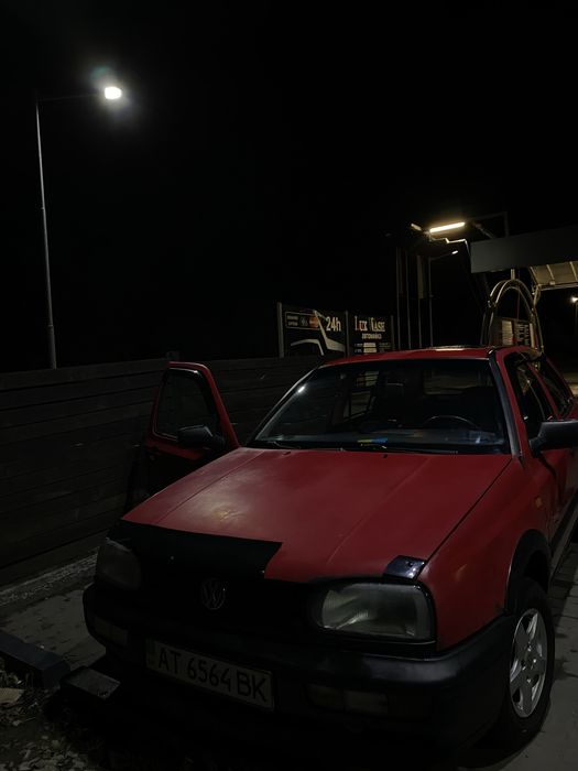 Робоча конячка Golf III терміново