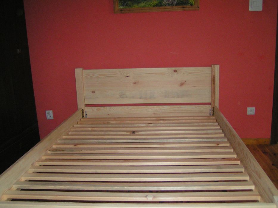 Nowe solidne łóżko drewniane ze stelażem 140x200