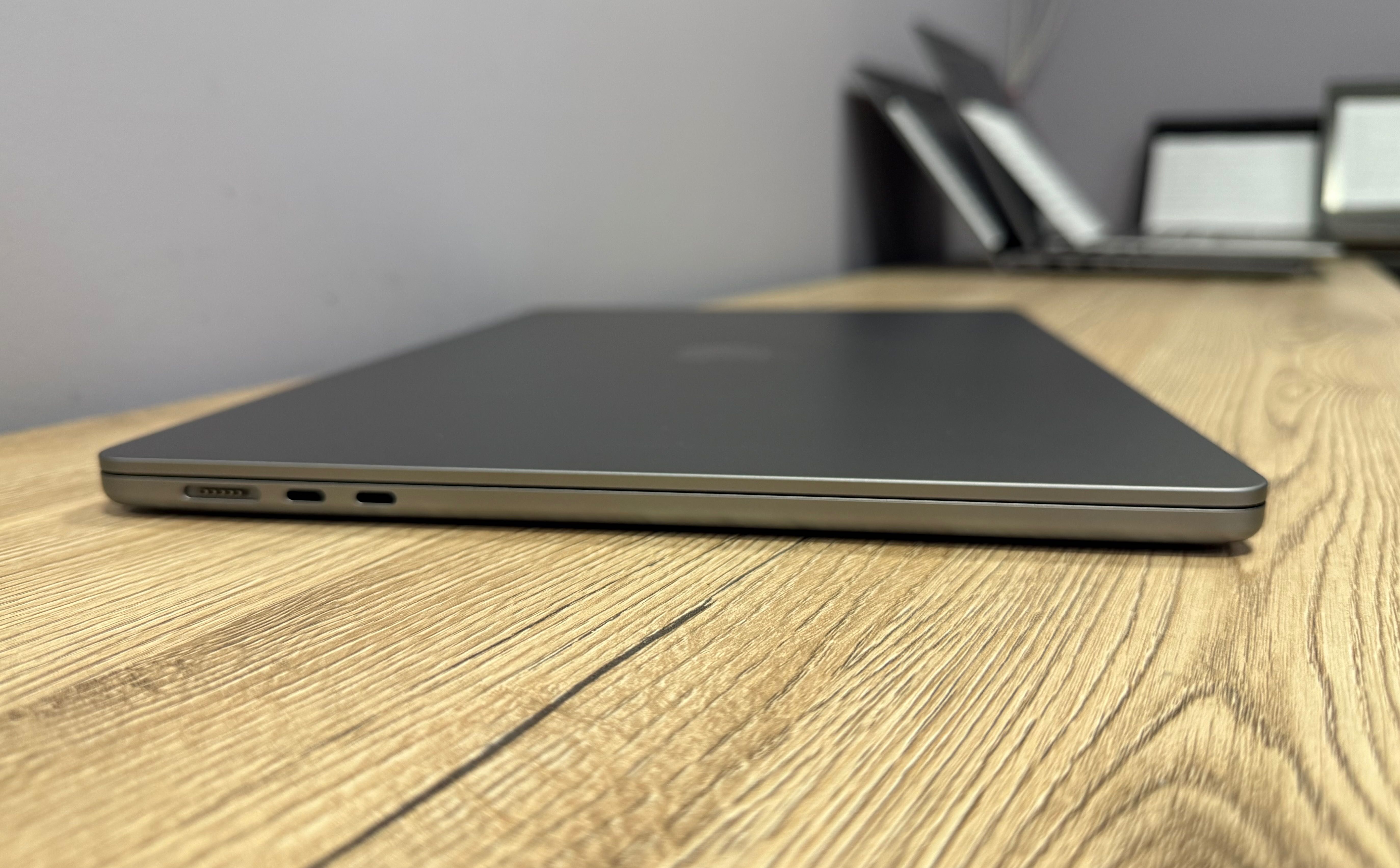 MacBook AIR 15 M3 8 CPU/ 10 GPU/ 16 RAM/ 256 GB Space MC9D4