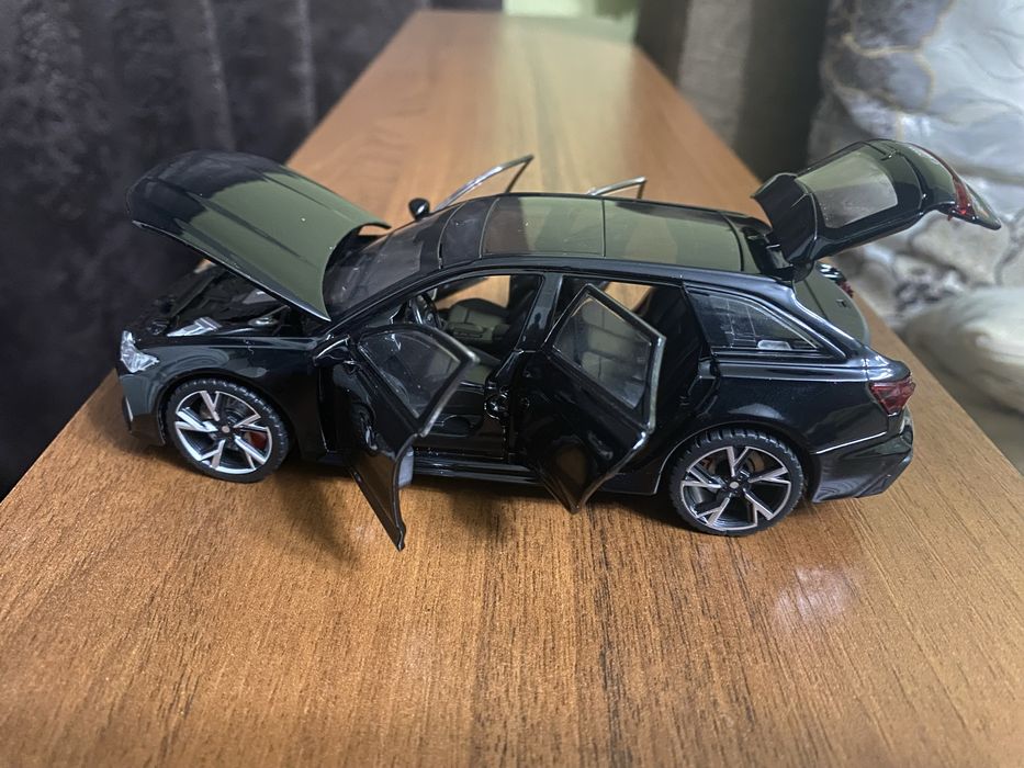 Модель авто 1:32 Audi RS6