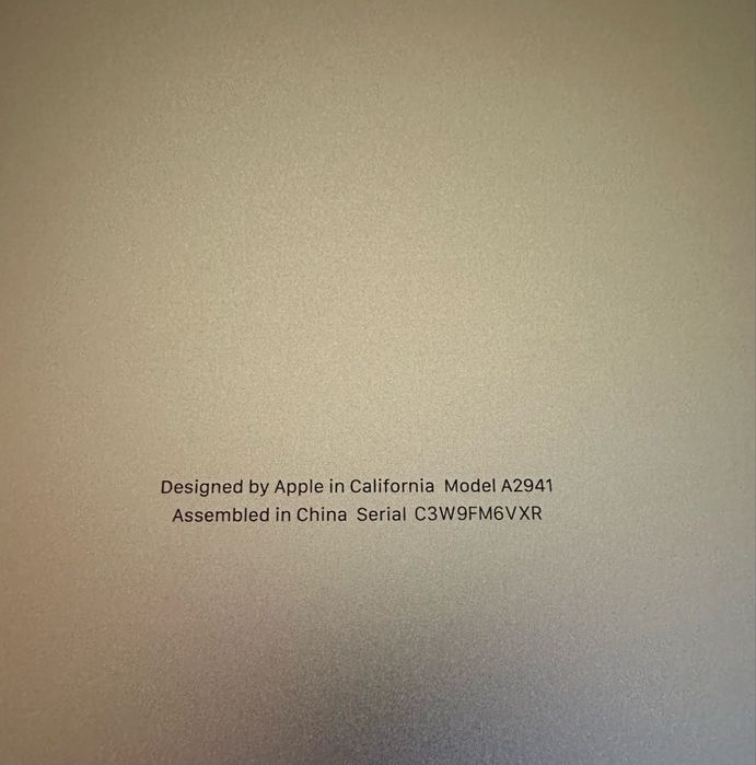 Apple MacBook Air 15.3” M2 2023 Starlight 8/256Gb. Батарея 100%