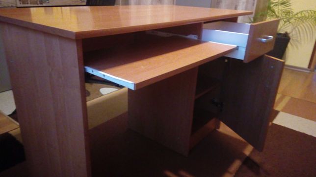 biurko w dobrym stanie