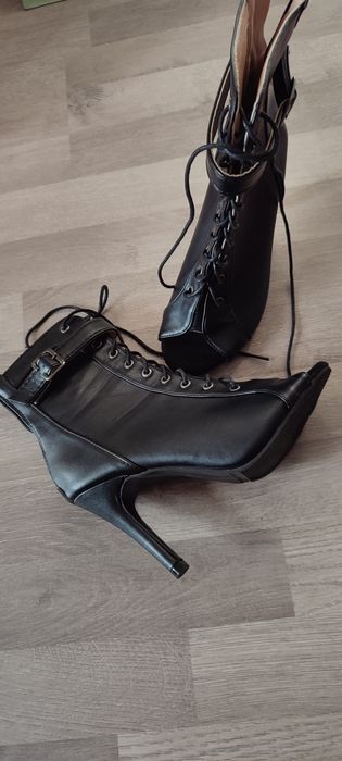 Стріпи, хілси, для танців