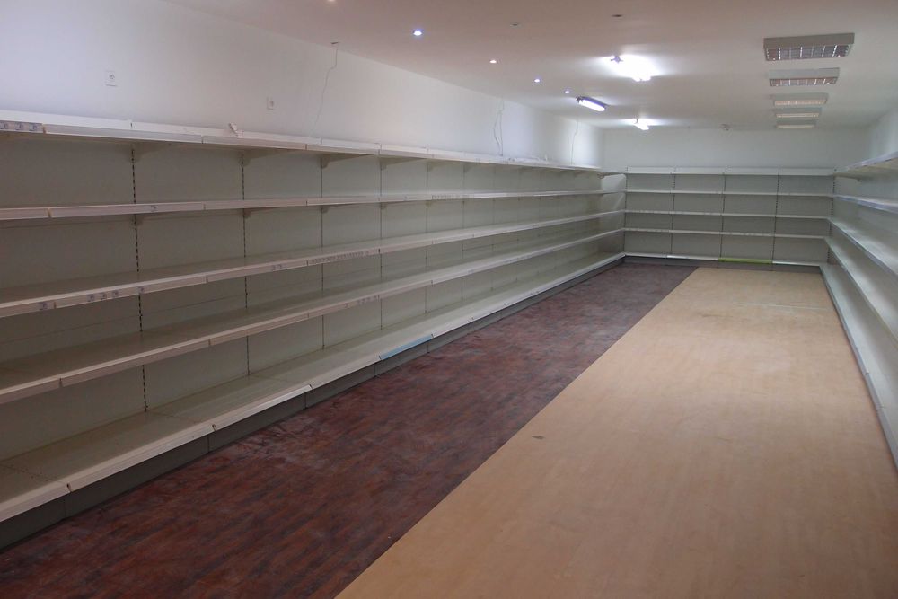 Regał regały Otto Kind przyścienne sklepowe białe metalowe