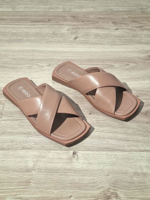 Шкіряні шльопанці Estro бежеві 37 розмір