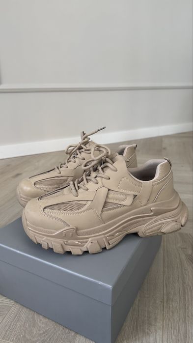 Шкіряні кросівки