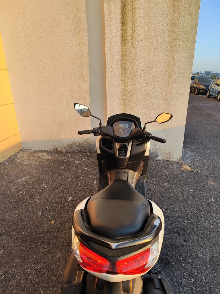 Moto muito boa e conservada.