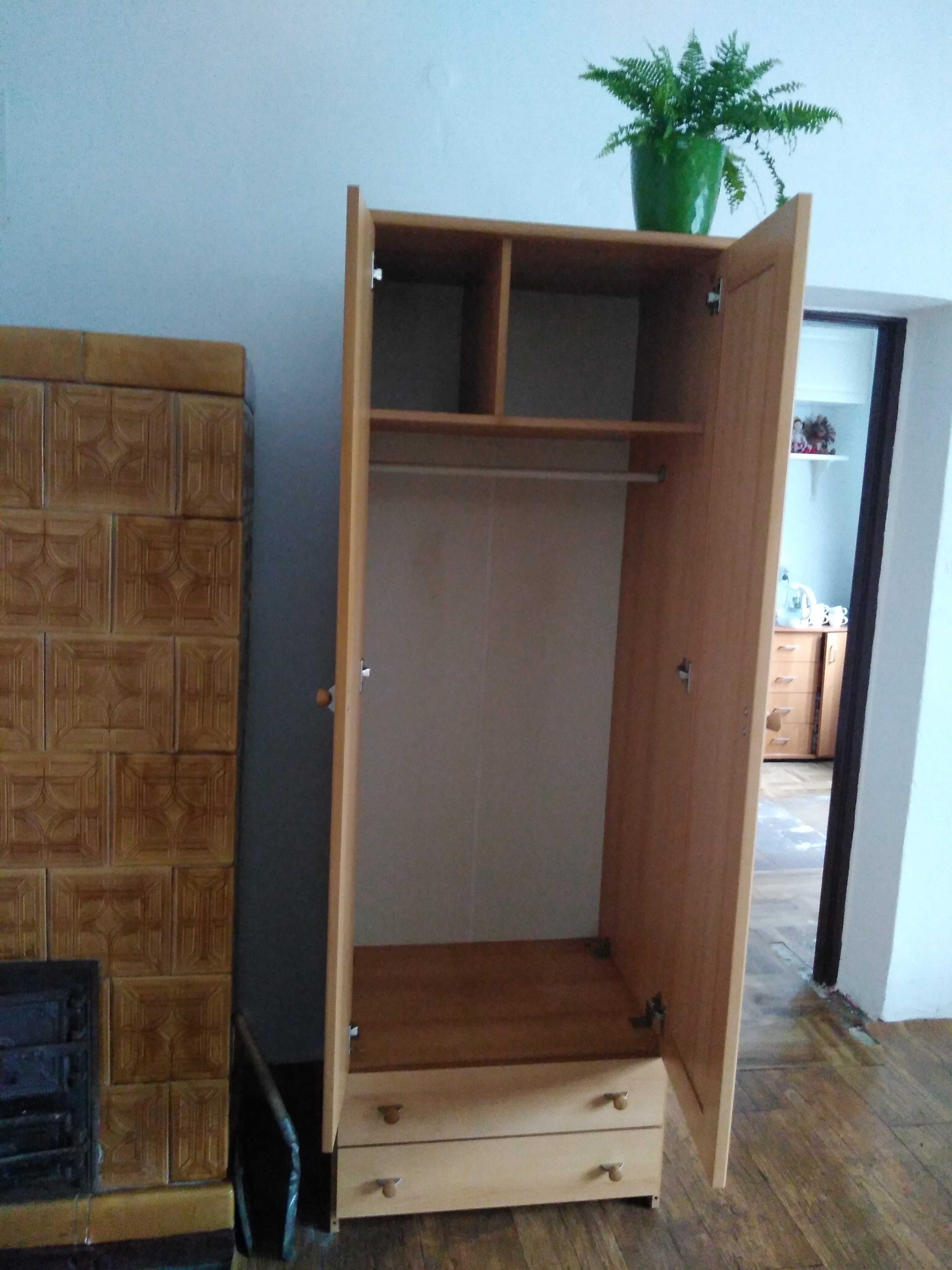 Sprzedam szafę z lustrem