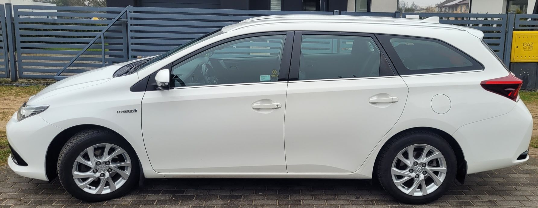 Toyota AURIS Hybrid 135 premium kombi 2017 przebieg 159000