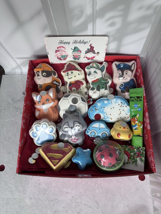 Подарунки для садочка та школи новорічний подарунковий набір