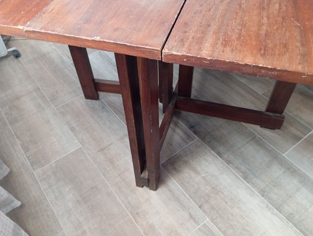 Mesa dobrável em madeira