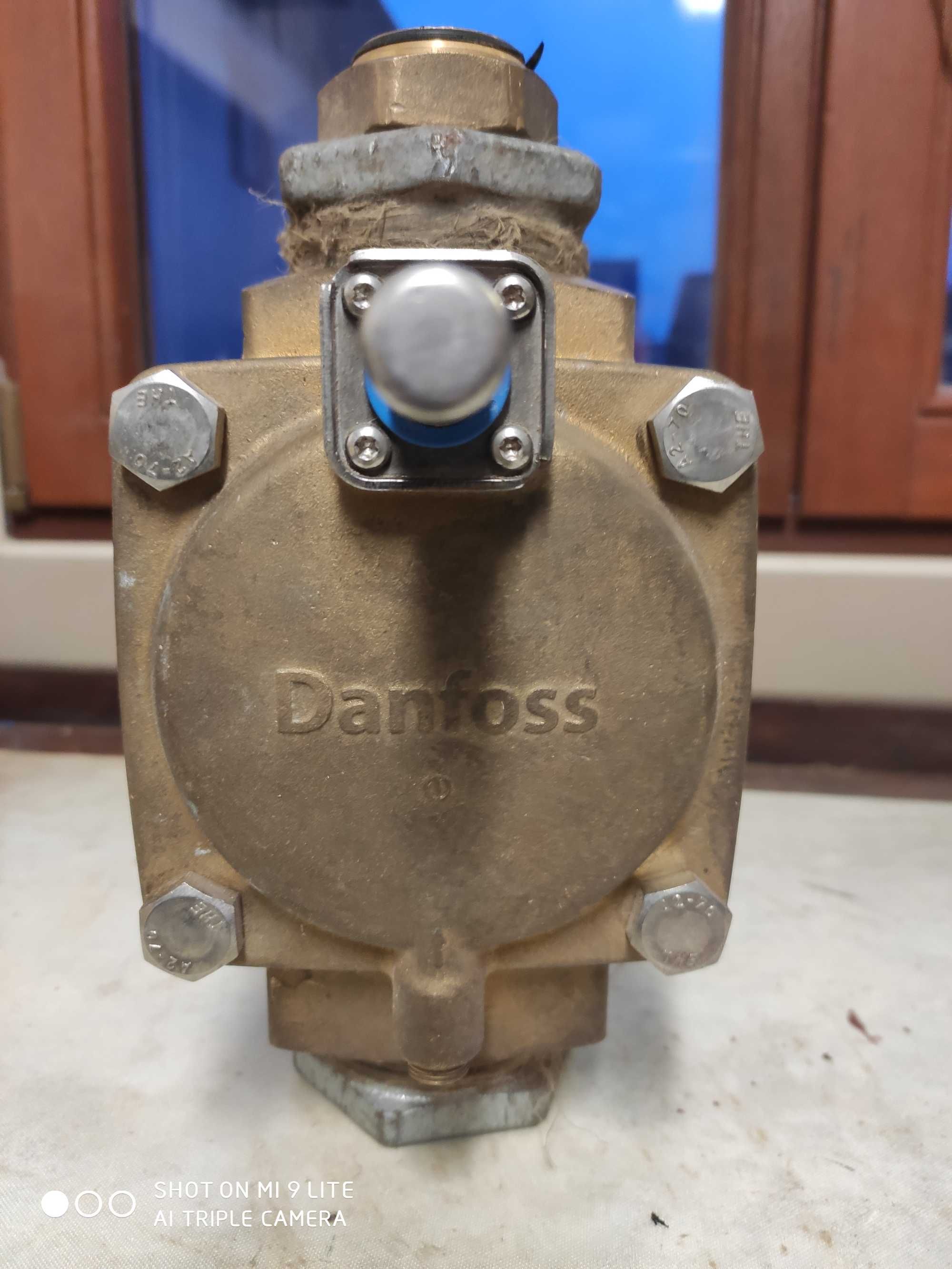 Zawór elektromagnetyczny EV220B DN50 razem z cewką  DANFOSS