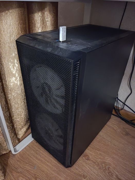 Игровой компьютер с полной переферийей