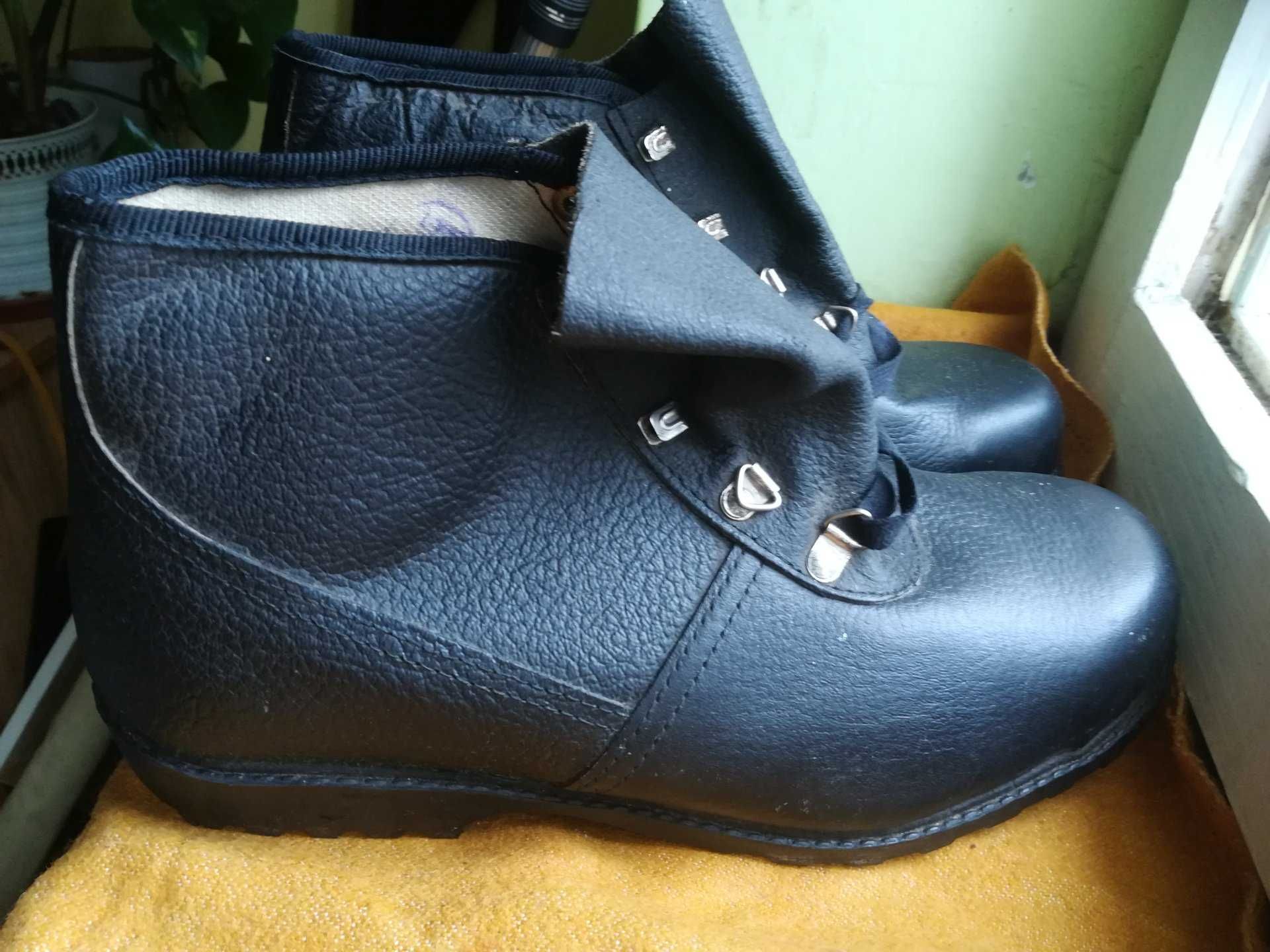 Stare buty robocze z okresu PRL nie używane Skóra Olejoodporne