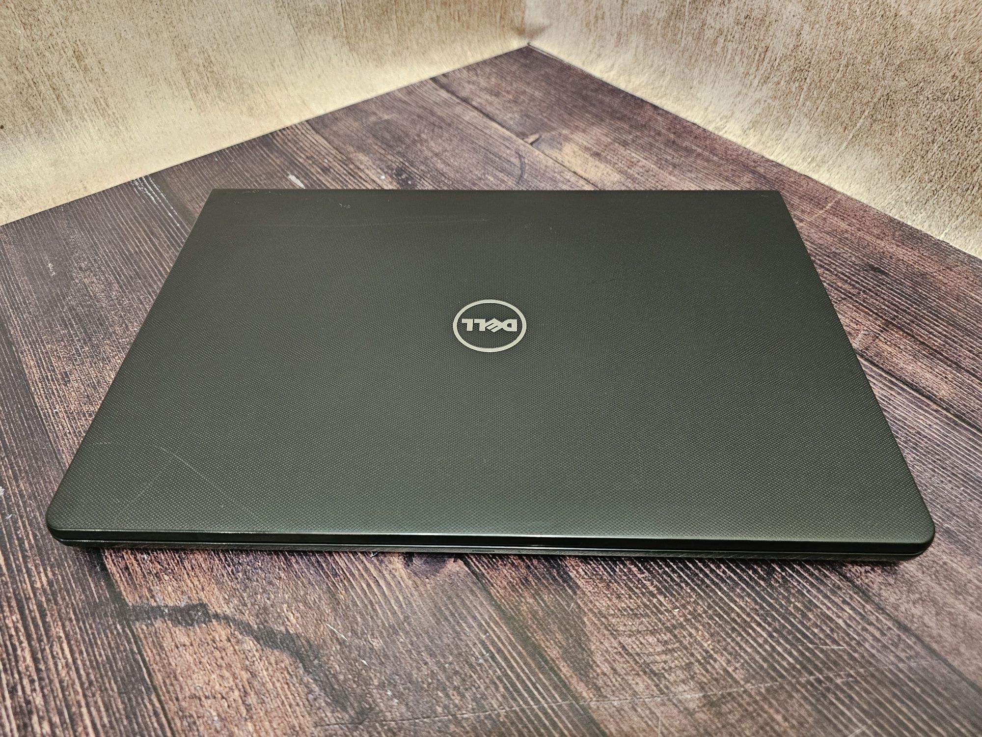 Dell Vostro 3568 (Core i3-7020U/8Gb/HD Graphics 620/SSD 240Gb/FullHD)