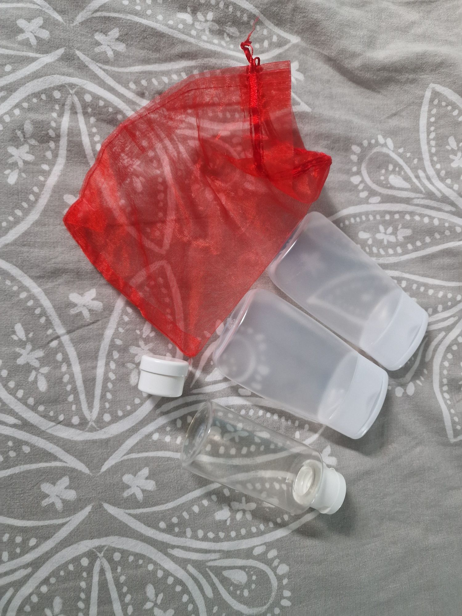 Pojemniczki podróżne do samolotu wyjazd pojemnik mały 100ml i na krem