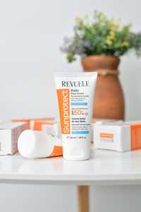 Сонцезахисний зволожуючий крем для обличчя Revuele SPF 50+