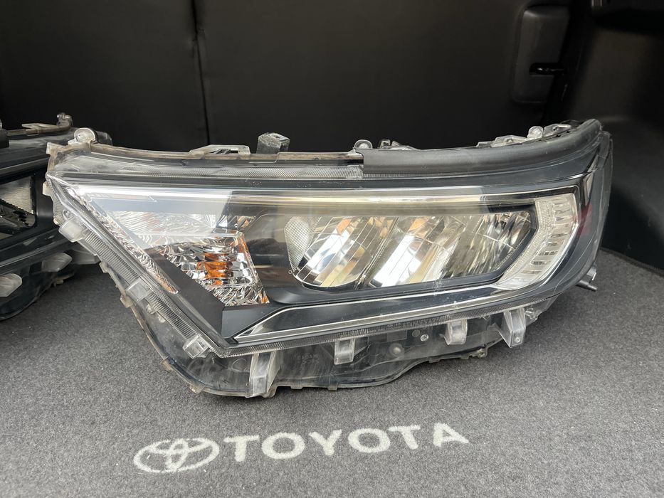 Фари , лед в ідеальному стані