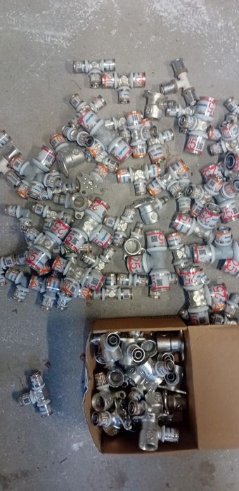 Kolana ze stopką, trójniki