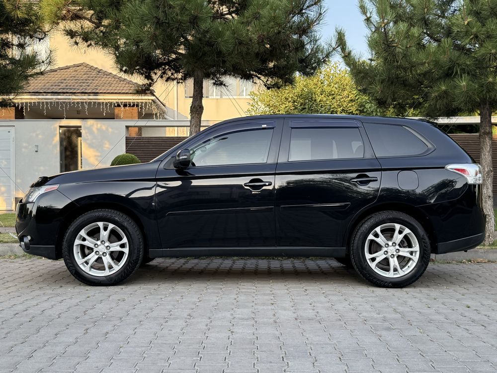 Mitsubishi Outlander 2013 г 2.4 бензин