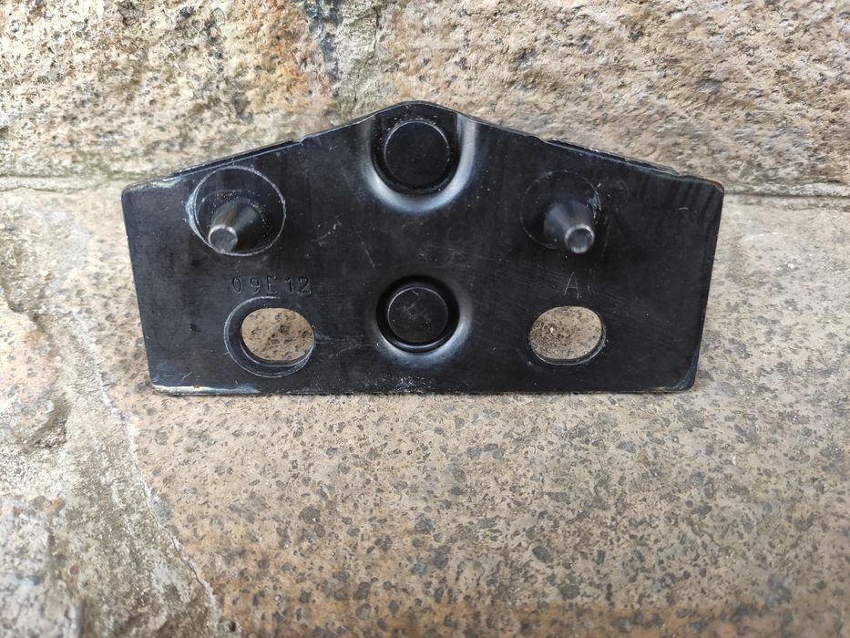 Деталь до замка кришки багажника Пежо 3008, 5008