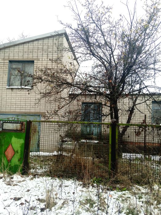 Продам 2 поверховий будинок