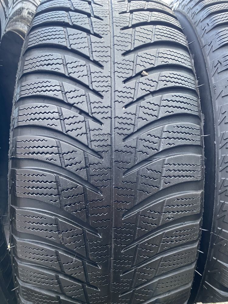 215/65/17 Michelin X-Ice-Bridgestone Blizzak