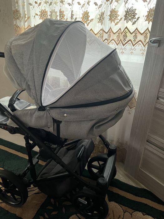 Дитячий візочок 2 в 1. Стан майже новий.